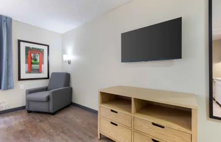 Studio Suite - 1 Queen Bed