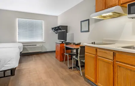 Studio Suite - 2 Full Beds