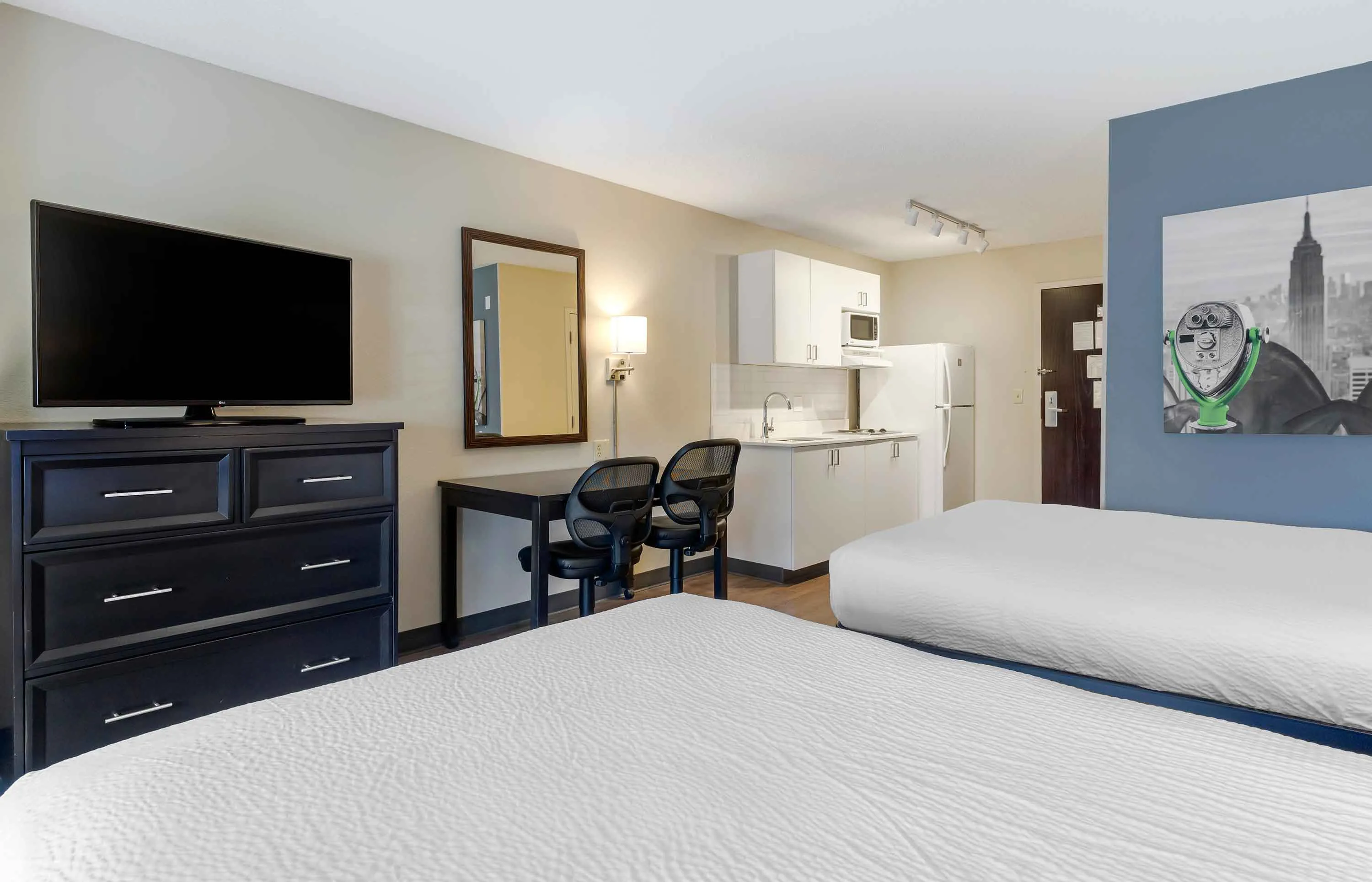 1 Bedroom Suite - 2 Full Beds