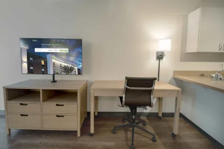 1 Bedroom Suite - 1 King Bed