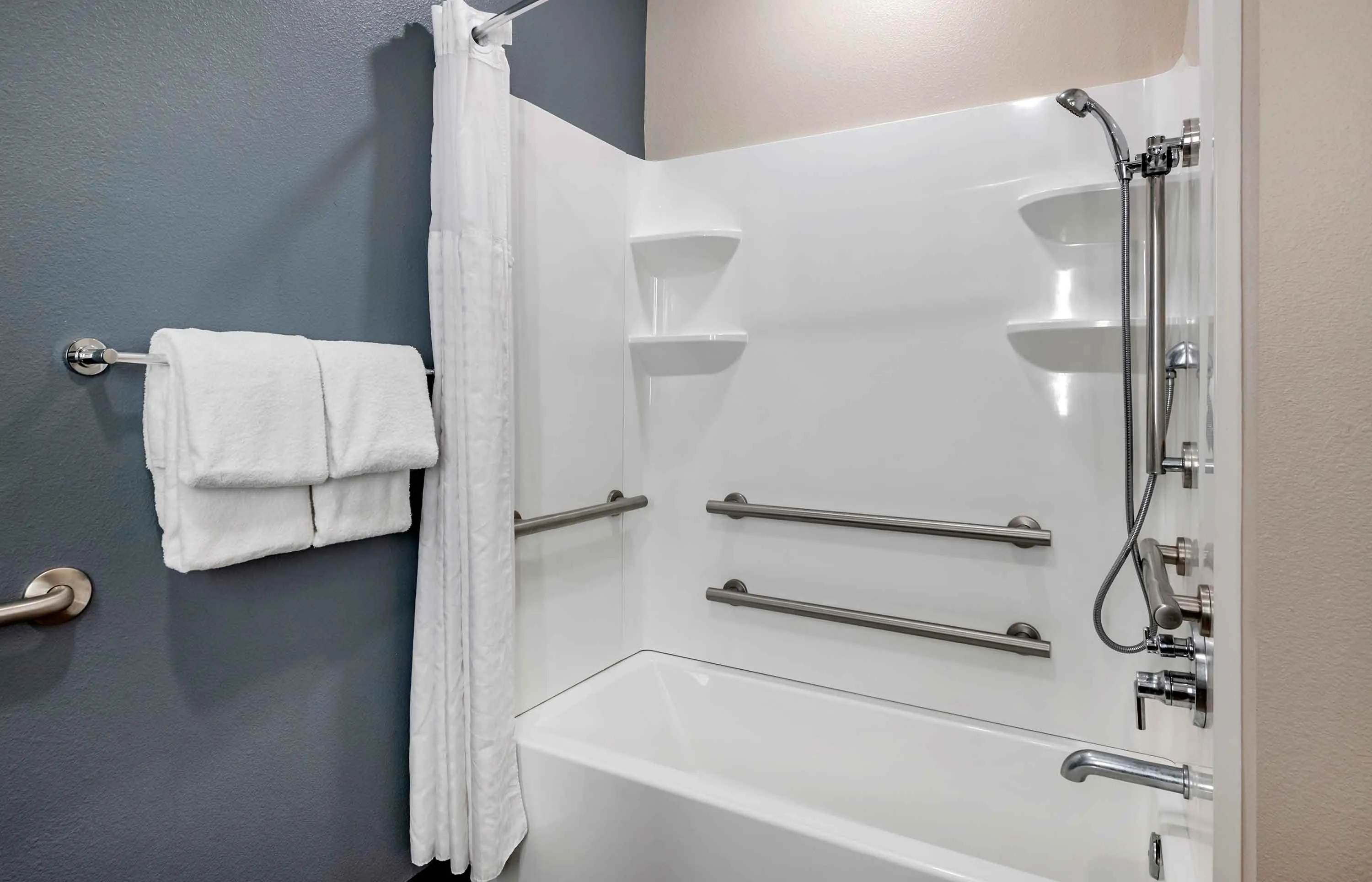 Studio Suite - 2 Queen Beds