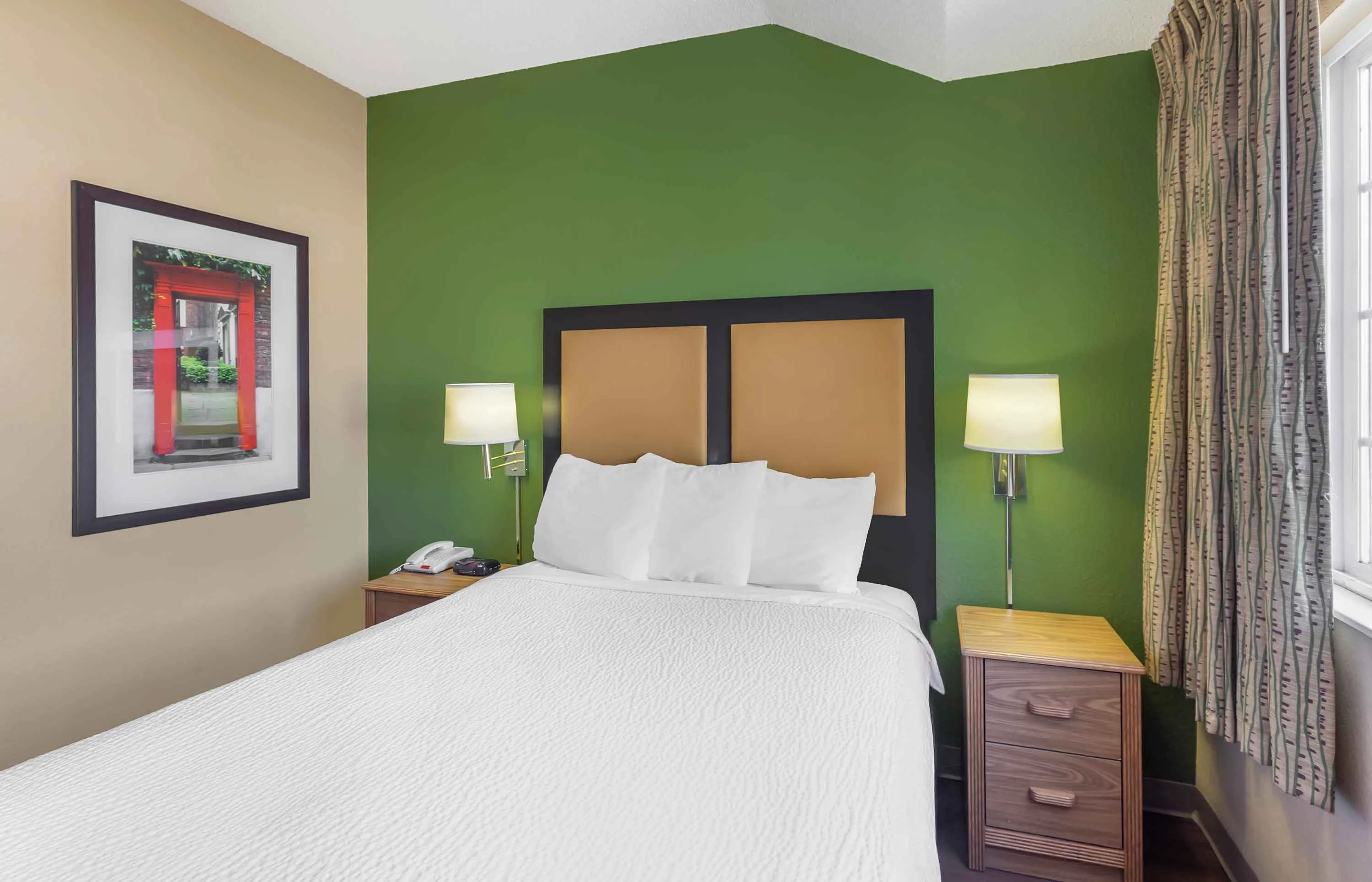 Deluxe Studio - 1 Full Bed