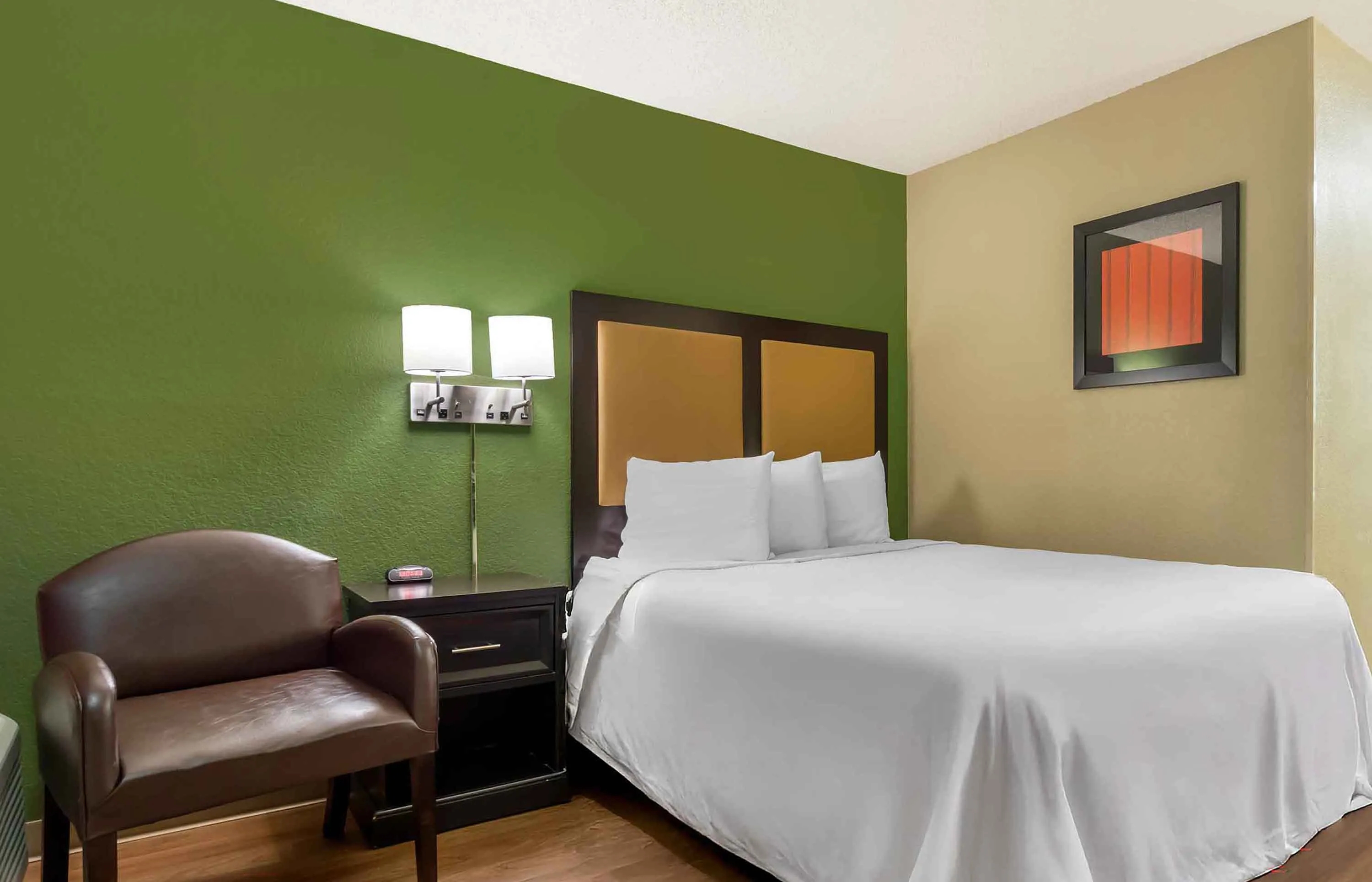 Studio Suite - 1 Queen Bed