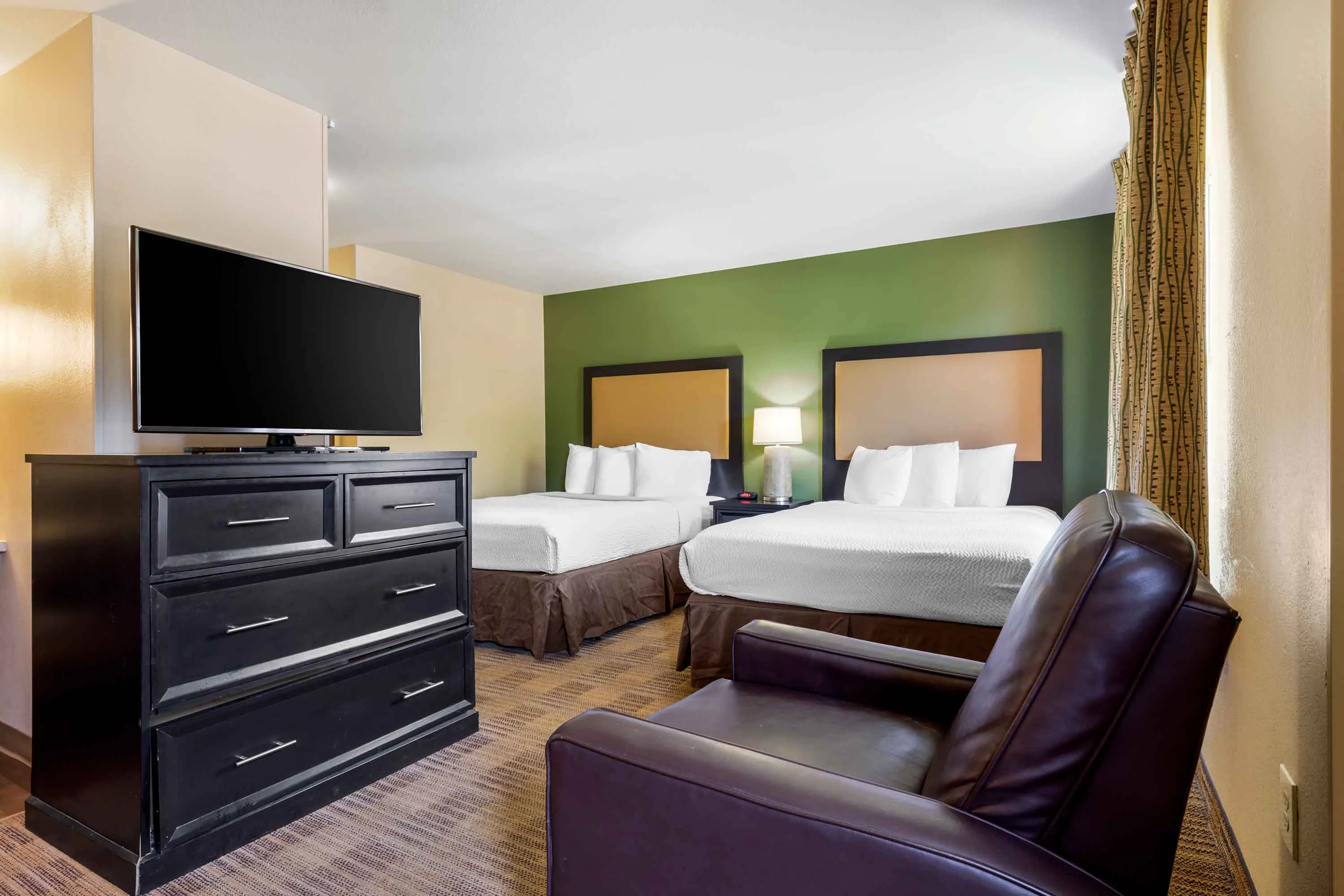 Deluxe Studio - 2 Full Beds