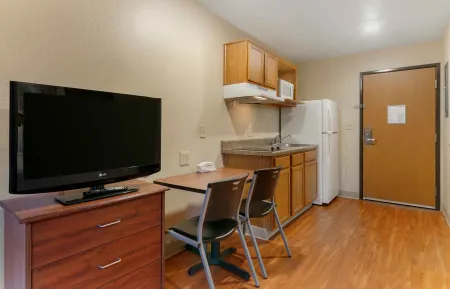 Studio Suite - 1 Full Bed