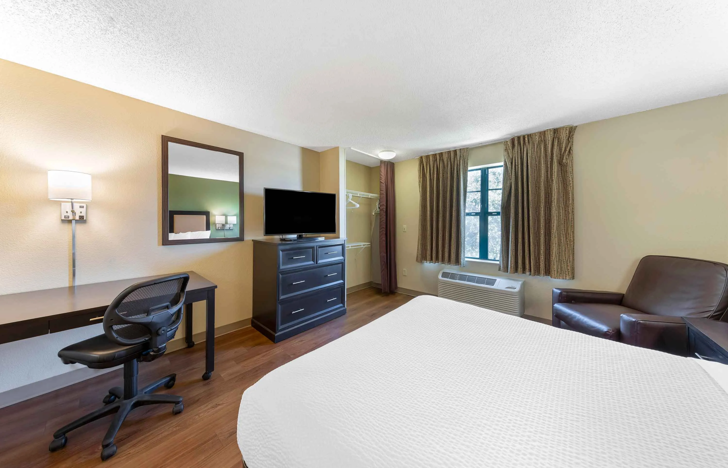 Superior Suite - 1 Queen Bed