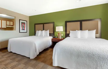 Deluxe Studio - 2 Queen Beds